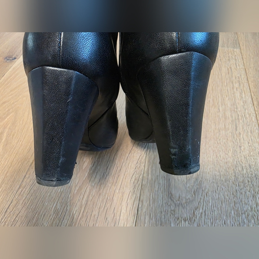 CHANEL Black Leather Boots - Picture 5 of 16